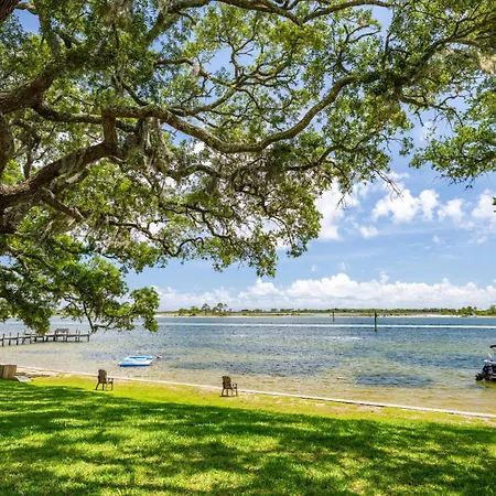 Calm Waterside Condo - Views, Pool & Family Fun